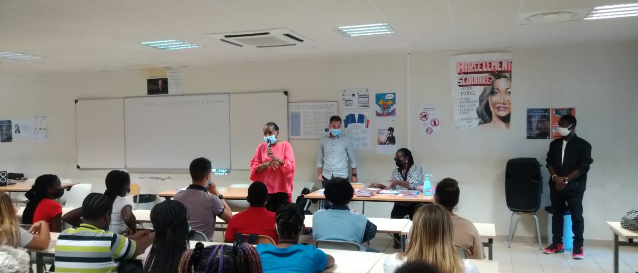 La « Journée internationale de la non-violence » au LGT Robert Weinum