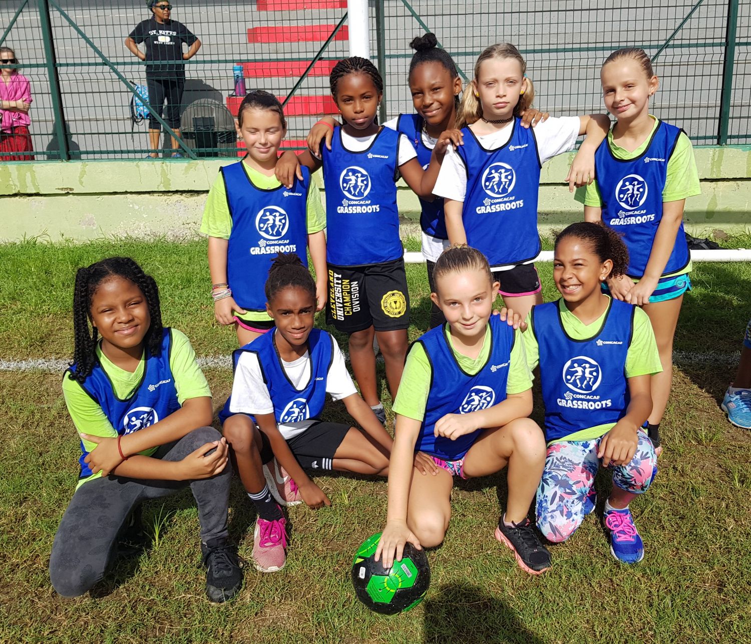 Les filles de l'école Elie Gibs au tournoi de foot féminin