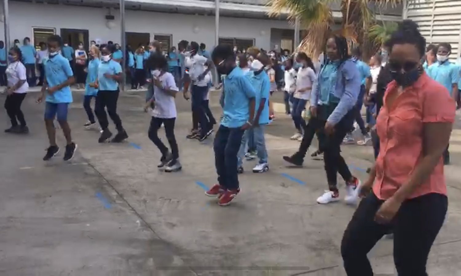 Un « flashmob » sur les thèmes du vivre-ensemble et de la reprise des activités physiques.