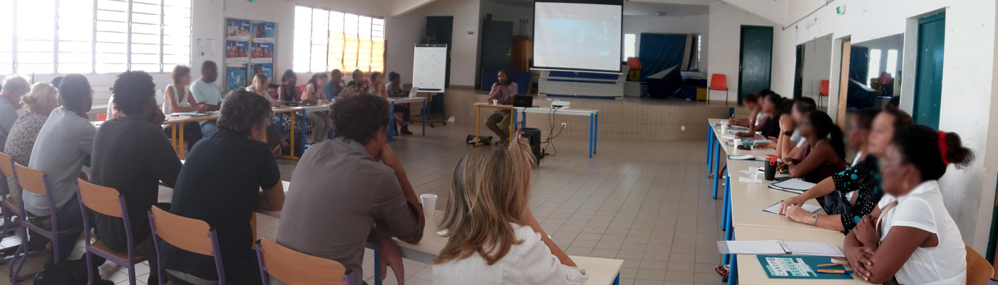 Séminaire « Eduquer à l'internet responsable » au collège Mont des Accords, organisé par le réseau Canopé